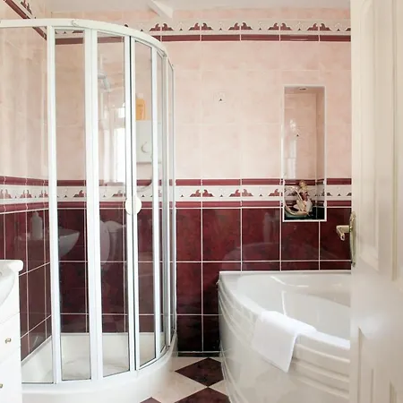 Dillon's Bar & Bistro Hotell